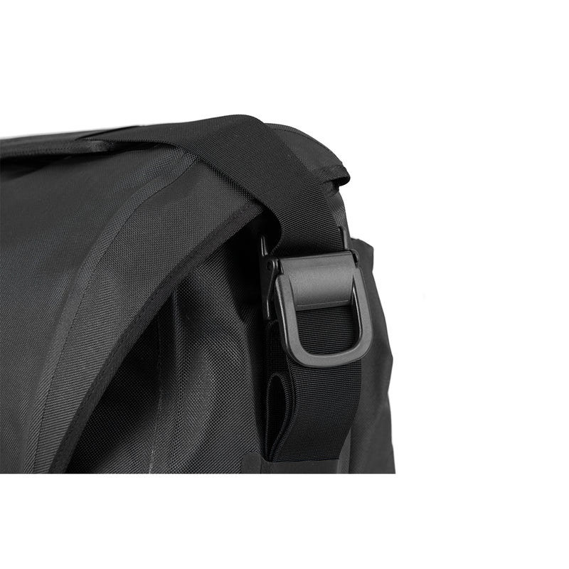 Metro Waterproof L Black with frame